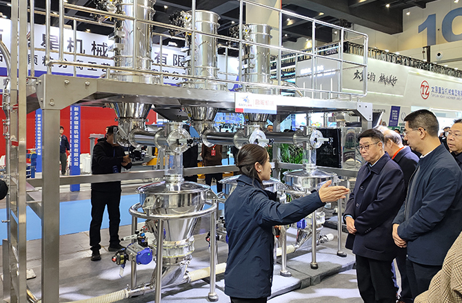 高服以“智能篩分系統(tǒng)+防爆解決方案”雙引擎驅(qū)動制造業(yè)升級，獲工信部領(lǐng)導(dǎo)現(xiàn)場點(diǎn)贊