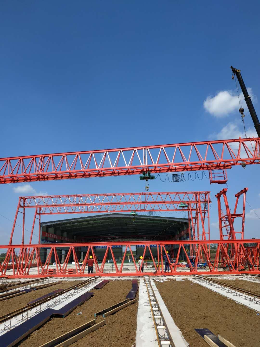 上海普都建筑勞務(wù)有限公司安徽滁州定遠(yuǎn)縣中交華南公司明巢高速4標(biāo)MG8010T-32M-9M龍門(mén)吊二臺(tái)，MH10T-32M-9M龍門(mén)吊三臺(tái)