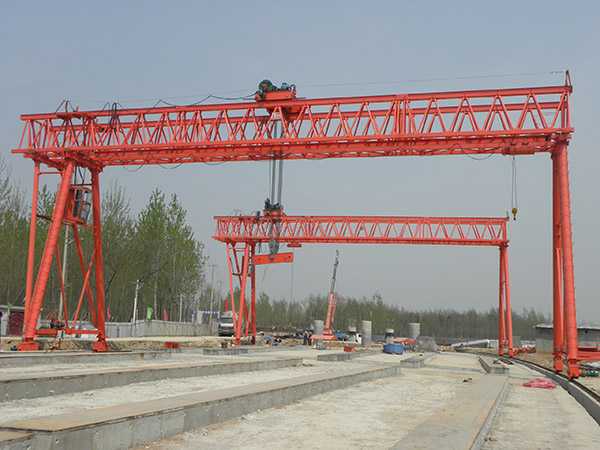 低價轉(zhuǎn)讓二手龍門吊在裝卸時應(yīng)當(dāng)注意哪些事項(xiàng)？