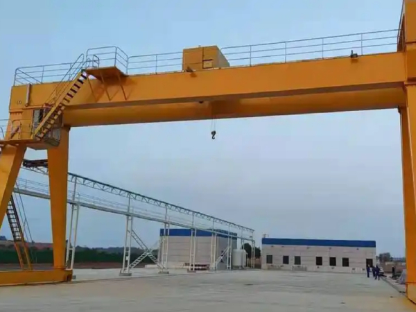 如何正確使用龍門吊門式起重機的限位器和保護裝置？